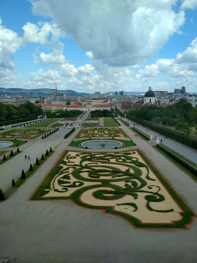 Central Mariahilfer Apartment 5 Min To The Schoenbrunn Palace And City Shopping Center Wina Bagian luar foto