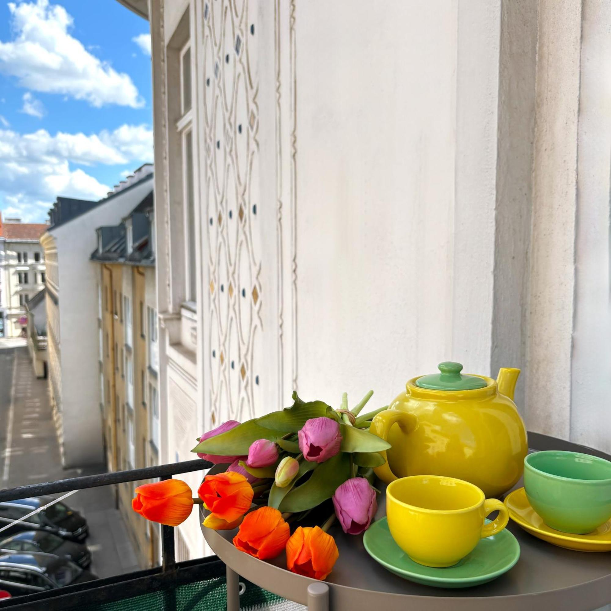 Central Mariahilfer Apartment 5 Min To The Schoenbrunn Palace And City Shopping Center Wina Bagian luar foto