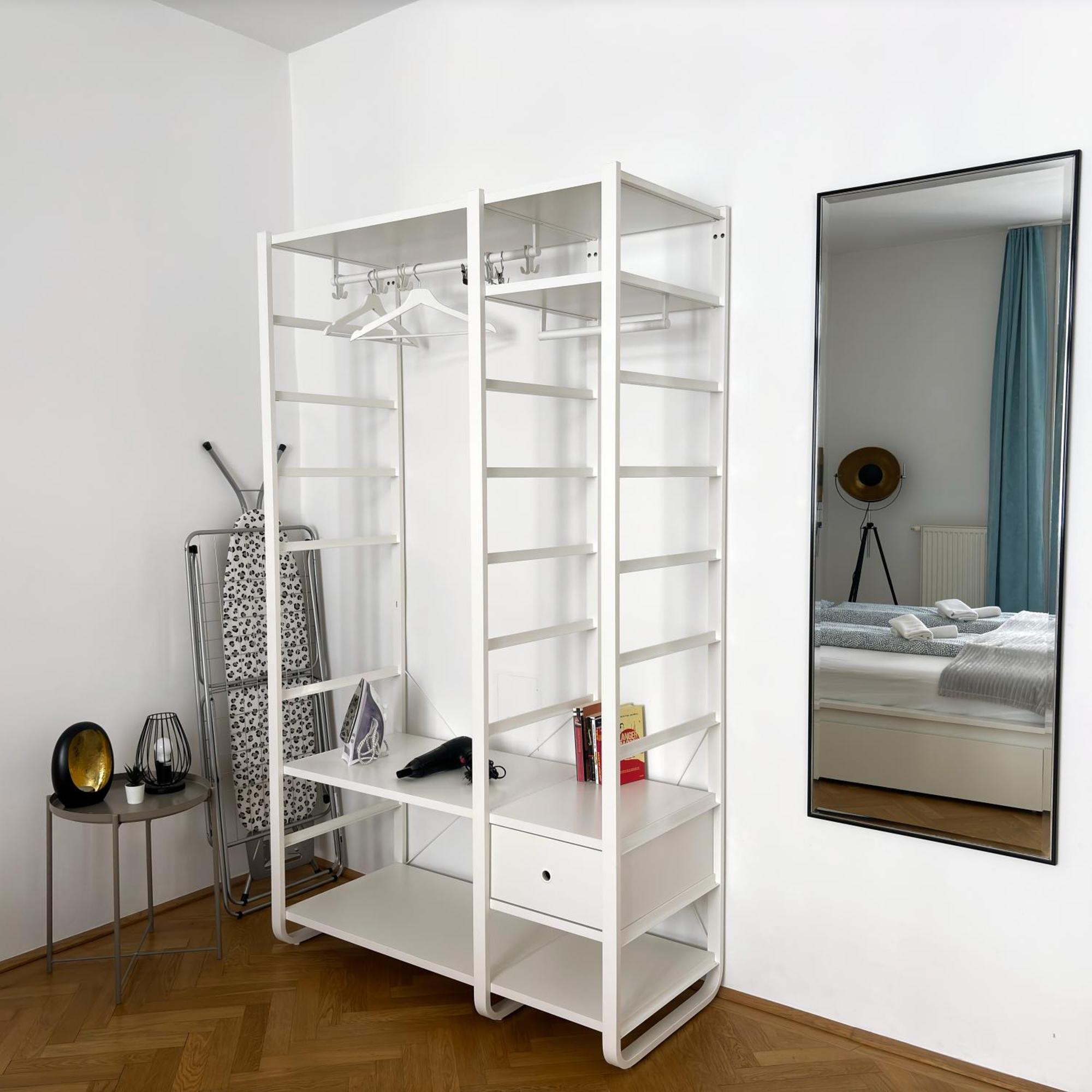 Central Mariahilfer Apartment 5 Min To The Schoenbrunn Palace And City Shopping Center Wina Bagian luar foto
